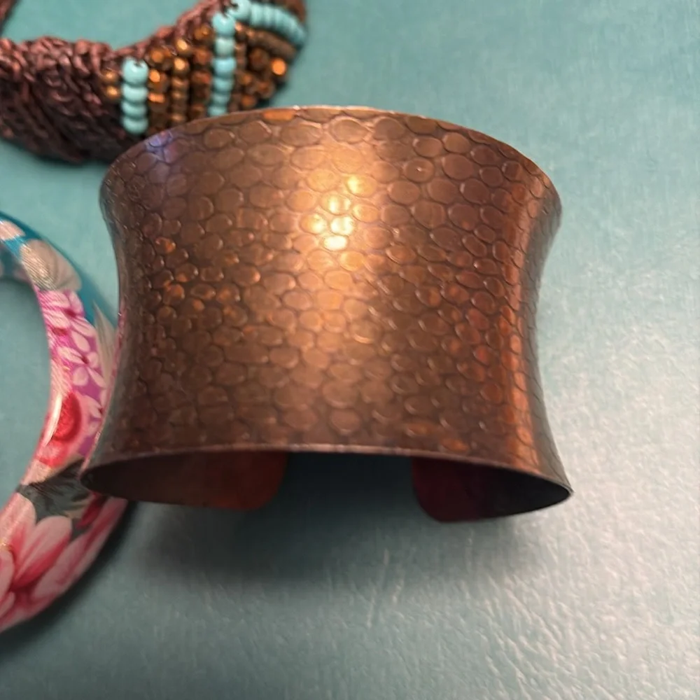 Set of 4 cuff Bracelets
